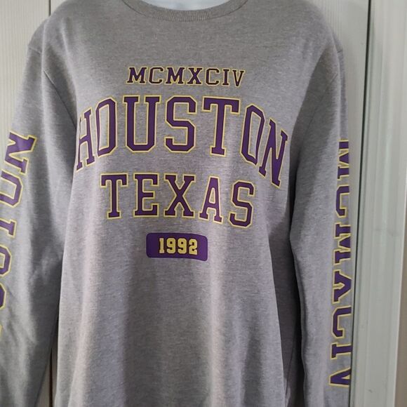 Denim & Flower  Ricky Singh Houston Texas  gray sweatshirt  Sz M - Picture 2 of 7